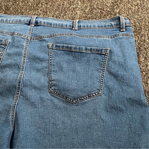 Gloria Vanderbilt Shorts Women’s Plus Size 24W Amanda Blue Jean Medium Wash - Picture 8 of 14